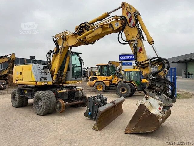 Kerekes kotrógép New Holland MH Plus 2wege Bagger