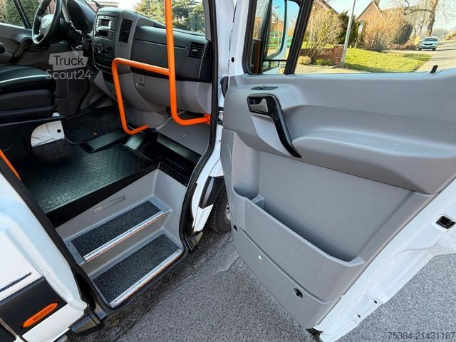 Minibus MERCEDES-BENZ Sprinter 314 BlueTEC 9Sitze Motor baut Druck auf