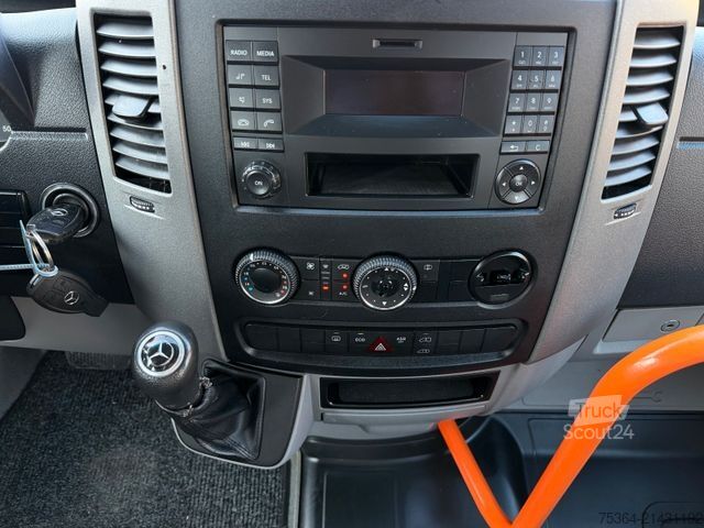 Minibus MERCEDES-BENZ Sprinter 314 BlueTEC 9Sitze Motor baut Druck auf