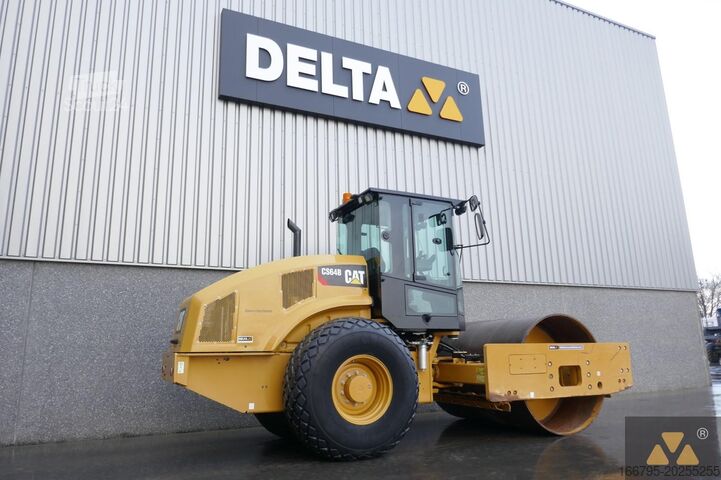 Role cu un singur tambur Caterpillar CS64B