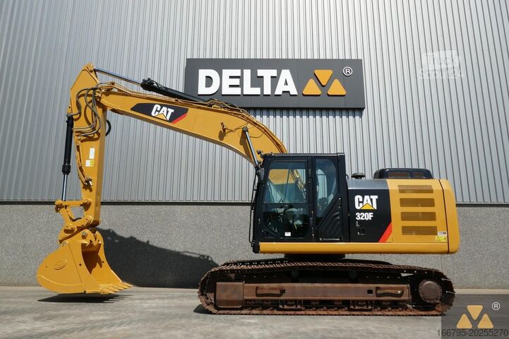 Paletli ekskavatör Caterpillar 320FL