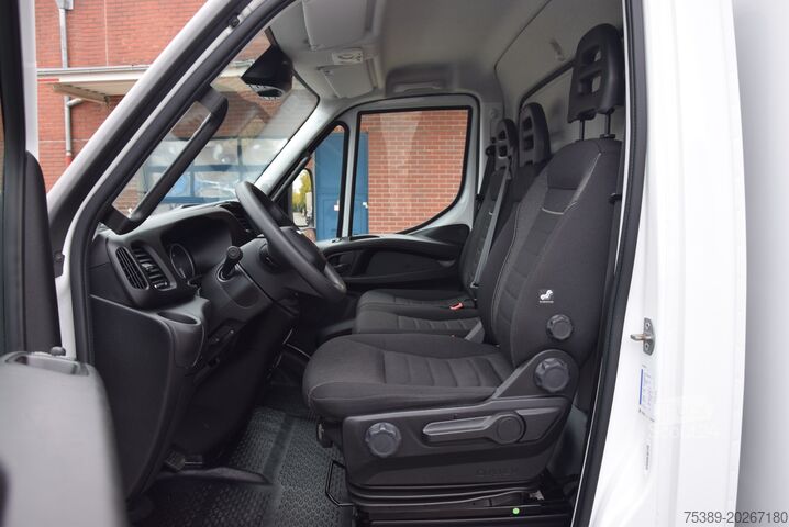 Vrachtwagen met bakwagen Iveco Daily  70 C18 Koffer LBW Automatik Tempomat EU6E