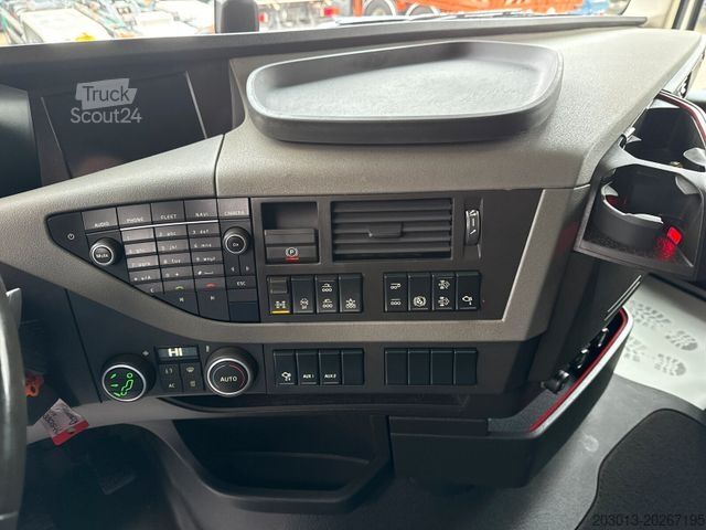 Samochód do przewozu drewna VOLVO FH 510 8x4 Holztransporter Kran PENZ *Anhänger