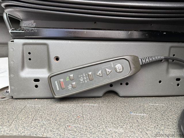 Samochód do przewozu drewna VOLVO FH 510 8x4 Holztransporter Kran PENZ *Anhänger