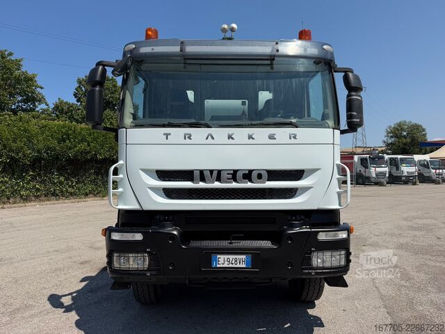 Betonszállító teherautó Iveco TRAKKER 450