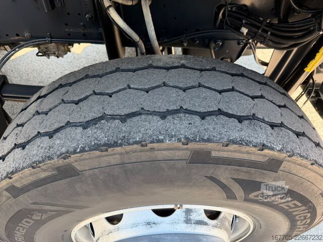 Betonszállító teherautó Iveco TRAKKER 450