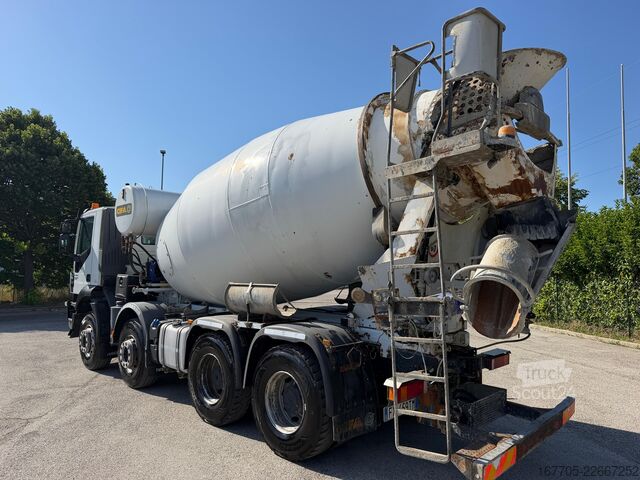 Caminhão betoneira Iveco TRAKKER 500