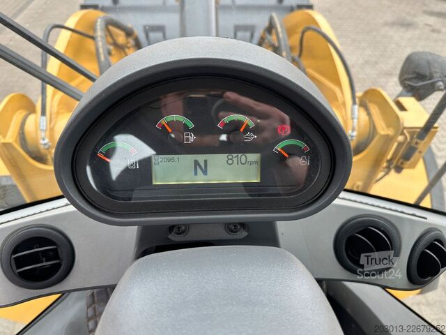 Hjullastare CATERPILLAR 930M Radlader mit Schaufel 2.090 BTH