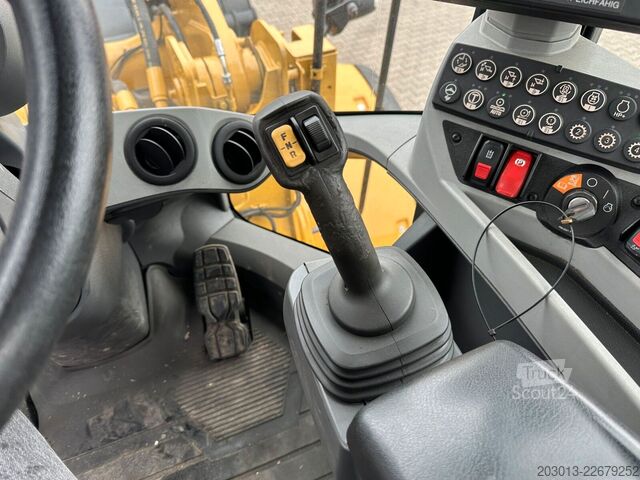 Hjullastare CATERPILLAR 930M Radlader mit Schaufel 2.090 BTH