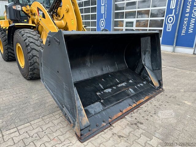 Hjullastare CATERPILLAR 930M Radlader mit Schaufel 2.090 BTH