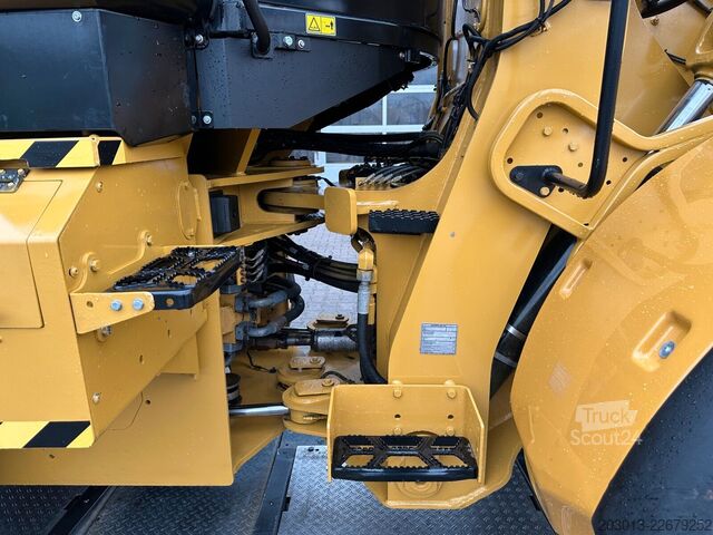 Hjullastare CATERPILLAR 930M Radlader mit Schaufel 2.090 BTH