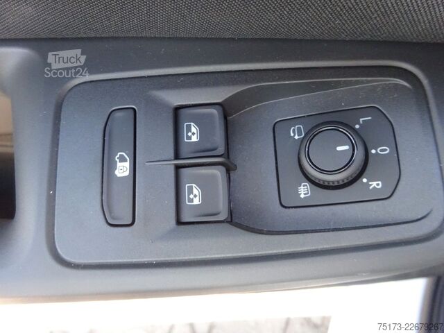 Panelová dodávka FORD Transit Connect Limited L1 Kasten Autm 2xS-Tür
