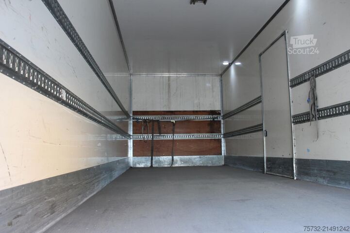 Autocarro con cassone Mercedes-Benz Atego 1218 E6  Koffer   Rolltor+LBW   nur 79 Tkm!