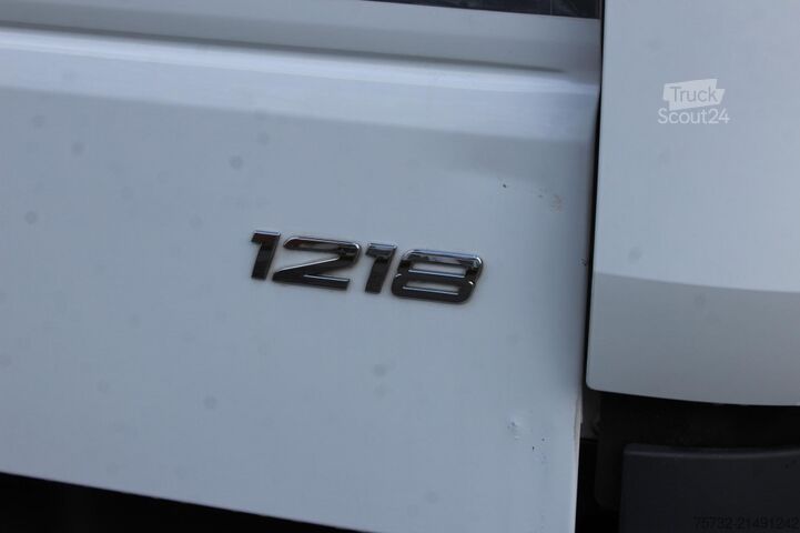 Autocarro con cassone Mercedes-Benz Atego 1218 E6  Koffer   Rolltor+LBW   nur 79 Tkm!