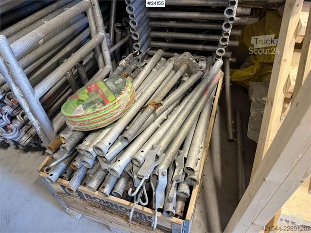 Stavební stroj  Zarges scaffold for sale measuring approximately 1