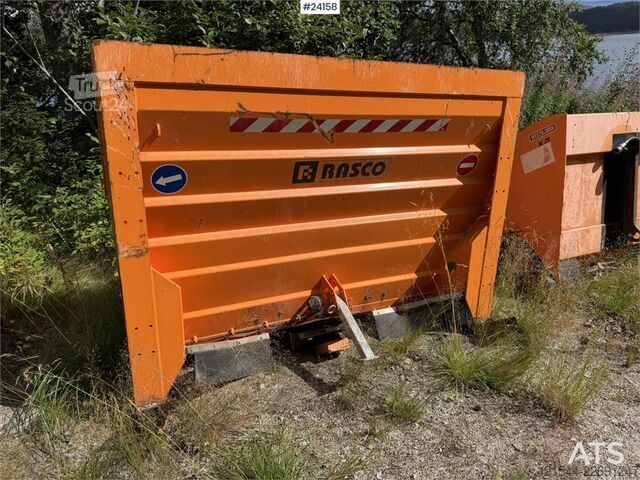 Machine de construction Rasco TRP sand spreader with a control panel