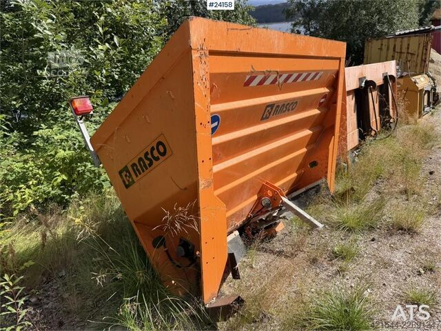 Machine de construction Rasco TRP sand spreader with a control panel