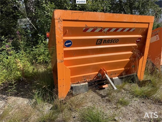 Machine de construction Rasco TRP sand spreader with a control panel