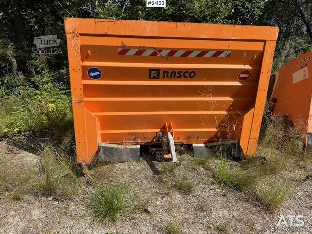 Machine de construction Rasco TRP sand spreader with a control panel
