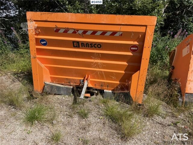 Machine de construction Rasco TRP sand spreader with a control panel