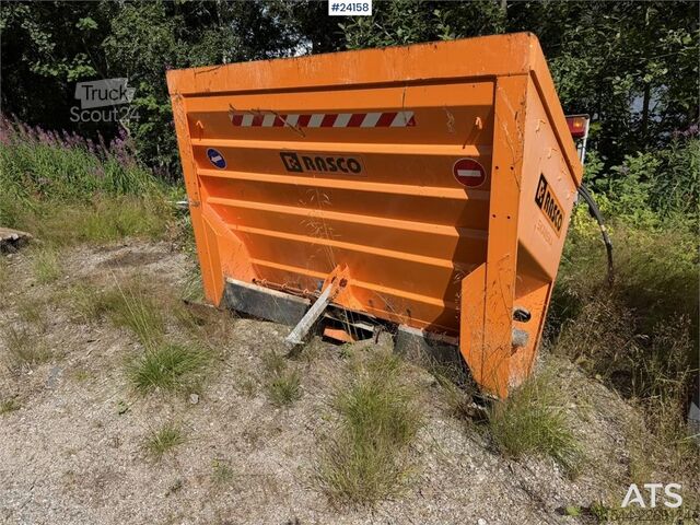 Machine de construction Rasco TRP sand spreader with a control panel