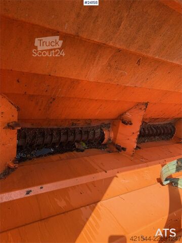 Machine de construction Rasco TRP sand spreader with a control panel