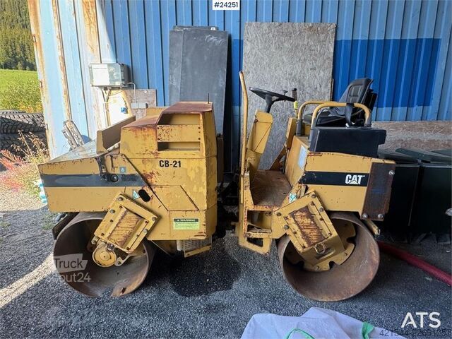 Veltnis Caterpillar CB-214B Vibratory Roller