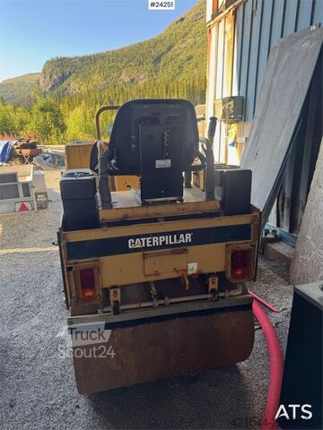 Veltnis Caterpillar CB-214B Vibratory Roller