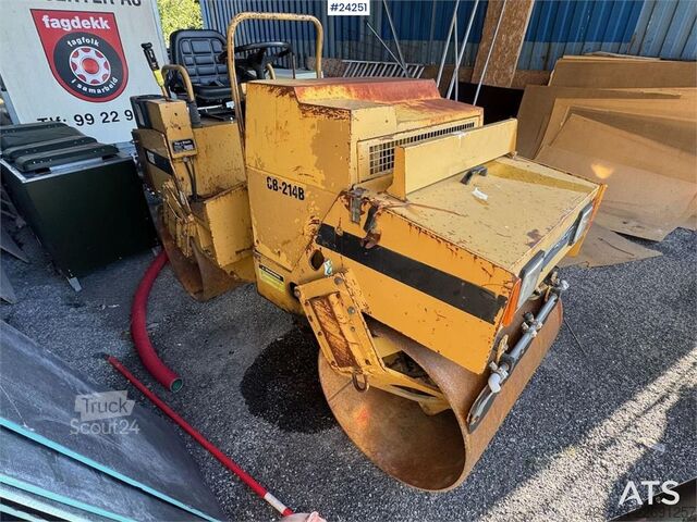 Veltnis Caterpillar CB-214B Vibratory Roller