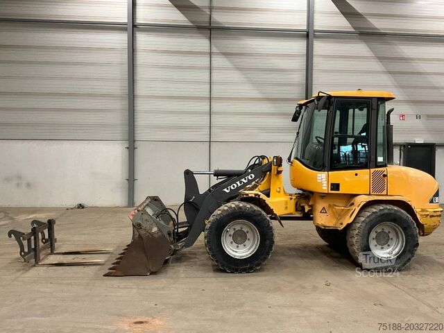 Nakladalec na kolesih Volvo L 30 B-Z/X