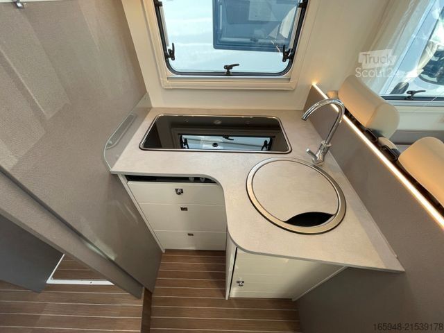 Ημιενσωματωμένο αυτοκινούμενο τροχόσπιτο ETRUSCO T 7.3 SF | Hubbett + Einzelbetten , RFK+NAV