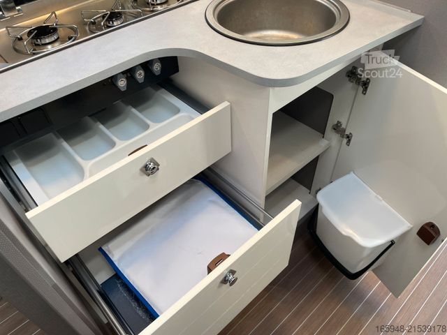 Ημιενσωματωμένο αυτοκινούμενο τροχόσπιτο ETRUSCO T 7.3 SF | Hubbett + Einzelbetten , RFK+NAV