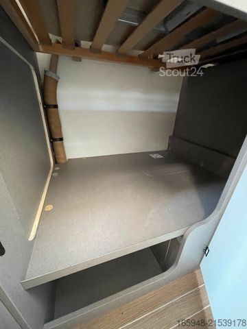 Ημιενσωματωμένο αυτοκινούμενο τροχόσπιτο ETRUSCO T 7.3 SF | Hubbett + Einzelbetten , RFK+NAV