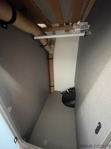 Ημιενσωματωμένο αυτοκινούμενο τροχόσπιτο ETRUSCO T 7.3 SF | Hubbett + Einzelbetten , RFK+NAV