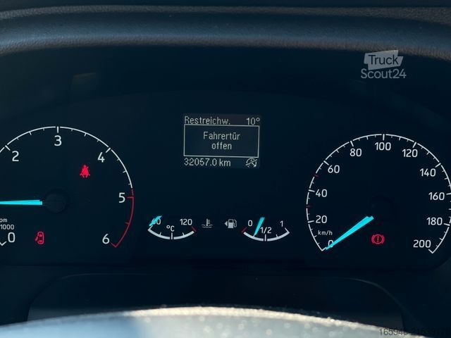 Ημιενσωματωμένο αυτοκινούμενο τροχόσπιτο ETRUSCO T 7.3 SF | Hubbett + Einzelbetten , RFK+NAV