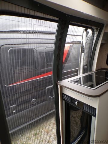 Obytné vozidlo BÜRSTNER Lineo C 550 Tageszulassung / Schlafdach, Automat
