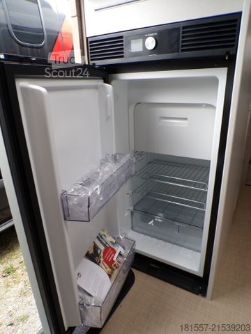 Obytné vozidlo BÜRSTNER Lineo C 550 Tageszulassung / Schlafdach, Automat