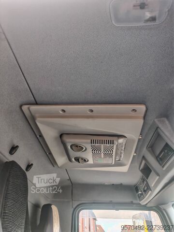 Tralas Mercedes-Benz Mercedes-Benz Atego 818