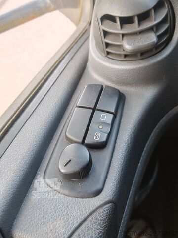 Tralas Mercedes-Benz Mercedes-Benz Atego 818