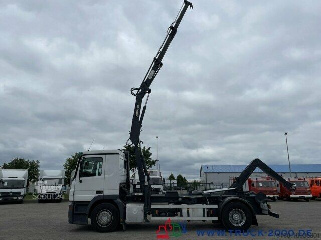 Camion benne à bras amovible Mercedes-Benz 1841L Abroller + Kran + FB 7.6m=1.2 t.