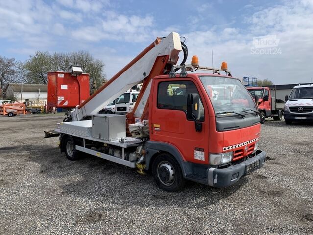 Laatikkoauto Nissan Cabstar Multitel EC 20 ALU AF - 20m - 20