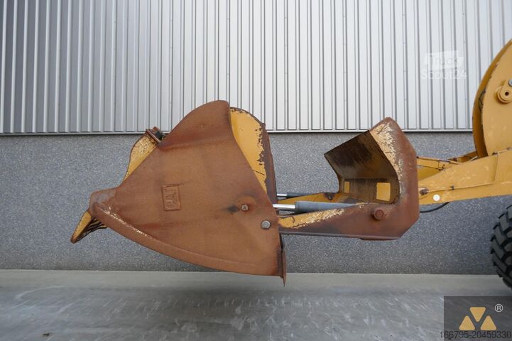 Kerekes rakodógép Caterpillar 930M