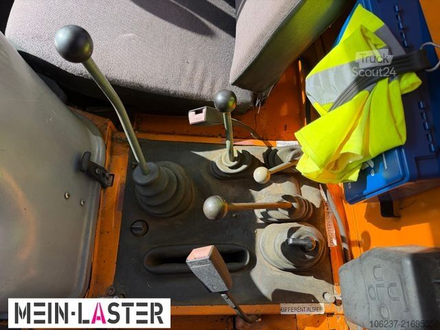 Truck-mounted crane van UNIMOG U 1100 Atlas AK 3006 nur 14.215 km-1. Hand