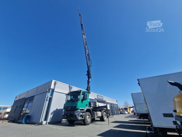 Tre-sidet tipbil MERCEDES-BENZ Arocs 1843 Kipper/Kran/Funk/77000KM
