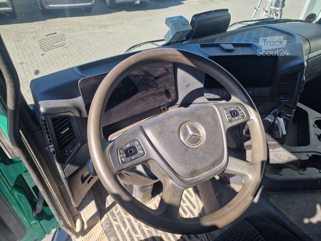 Tre-sidet tipbil MERCEDES-BENZ Arocs 1843 Kipper/Kran/Funk/77000KM