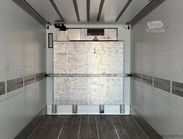 Рефрижераторний напівпричіп SCHMITZ CARGOBULL N/A SCB*S3B THERMO KING SLXi SCANDI 270 HOOG BLO