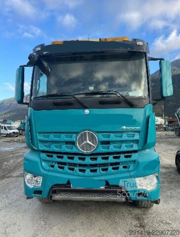 Бетоновоз с помпа MERCEDES-BENZ Arocs 3742 8x4 mit Sermac Betonpummpe Bj 18