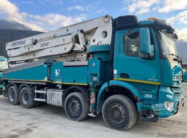 Бетоновоз с помпа MERCEDES-BENZ Arocs 3742 8x4 mit Sermac Betonpummpe Bj 18