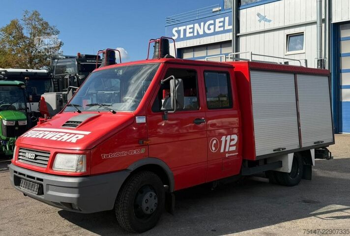 Vrachtwagen met bakwagen IVECO 49E10 Turbo Daily Doka 6-Sitzer Feuerwehr TSF-W