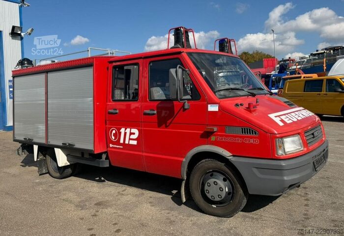 Vrachtwagen met bakwagen IVECO 49E10 Turbo Daily Doka 6-Sitzer Feuerwehr TSF-W